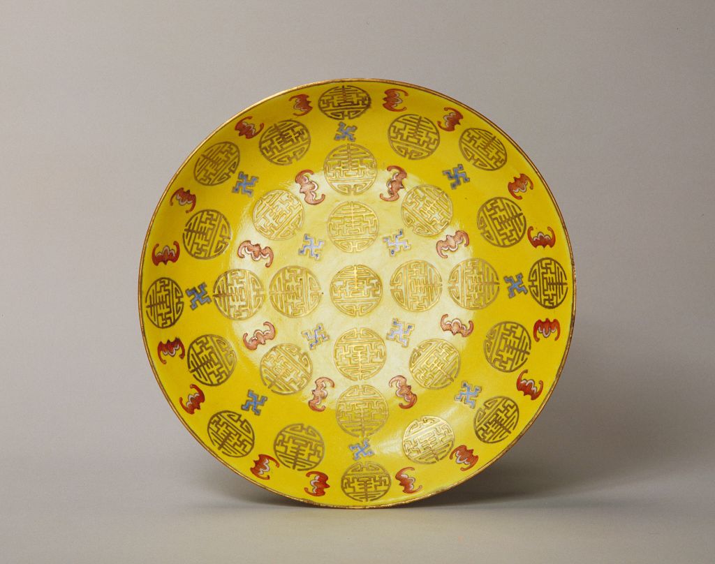 图片[1]-Yellow Ground Red Bat Gold Colorful Tuan Shou Pattern Plate-China Archive